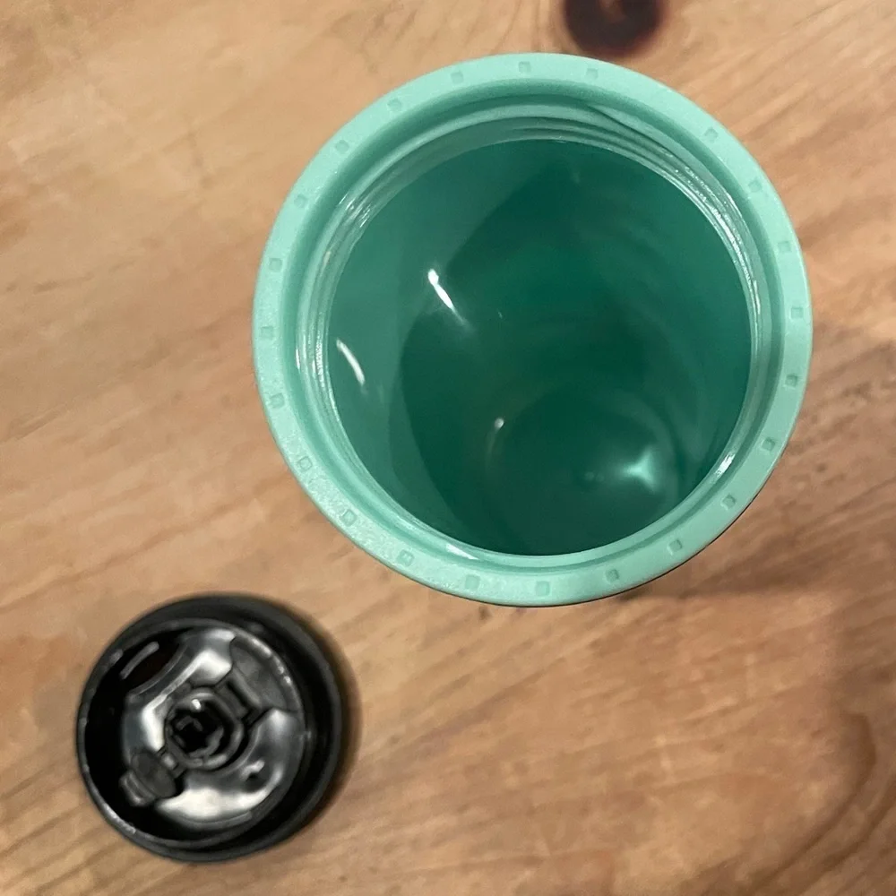 Starbucks 2017 16 oz Green Hibiscus Slim Cup Twist Lid Tumble EUC